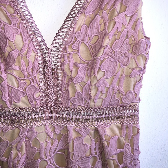 Romeo & Juliet Couture Double-V Lace Midi Dress - Picture 6 of 13